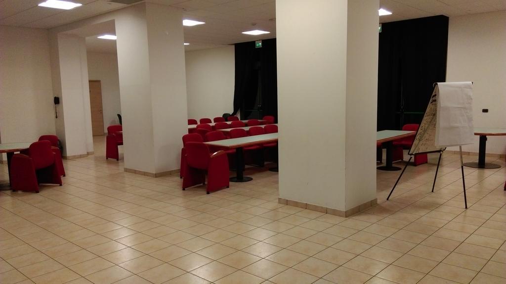 Hotel Flaminio Tavernelle Serrungarina Екстериор снимка