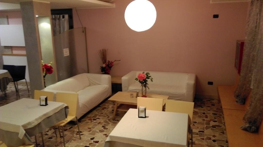 Hotel Flaminio Tavernelle Serrungarina Екстериор снимка
