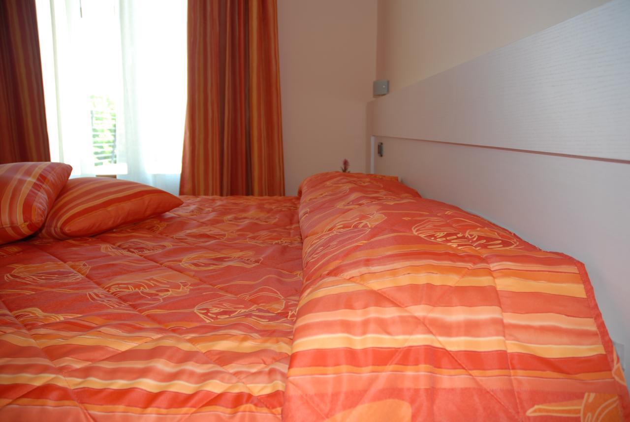 Hotel Flaminio Tavernelle Serrungarina Стая снимка